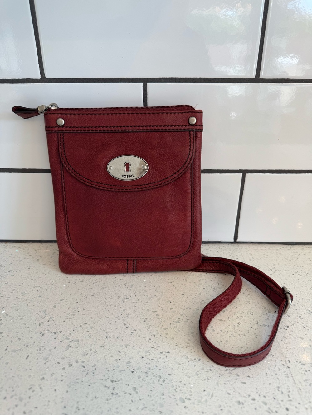 Fossil Maddox Mini Crossbody Bag Red Leather Silver Hardware Keyhole Logo EUC
